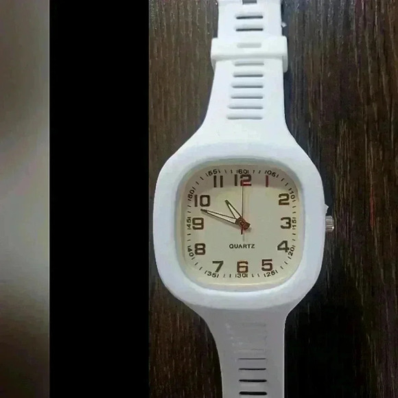 Square quartz watch - Picture 1 of 7